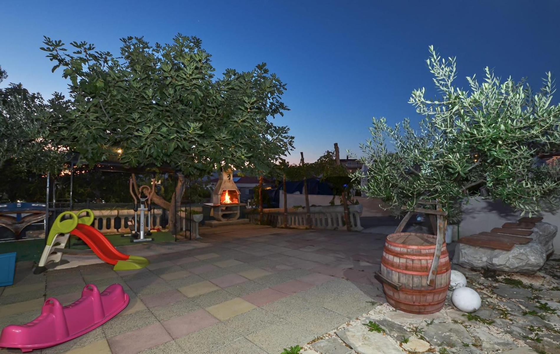 Apartments Santo Trogir - Okrug Gornji Eksteriør billede